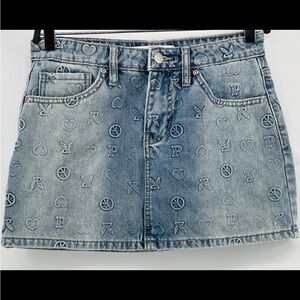 Playboy Bunny Denim mini skirt
Junior/Women size 00/1
Brand New !